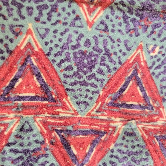 Tall and Curvy LuLaRoe Sage Green and Red Geometric Buttery Soft Leggings XXL - Picture 10 of 16